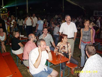 Nach dem gemeinsamen Public Viewing des EM-Finales: Deutschland hat zwar das Fußballspiel verloren aber unsere Freundschaft hat gewonnen !